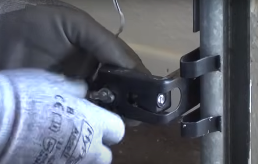Light Is Solid But Door Won’t Close? Sensor Troubleshooting