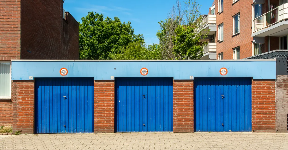 How to Manually Open Your Garage Door During a Power Outage &mdash; how to open garage door manually without power