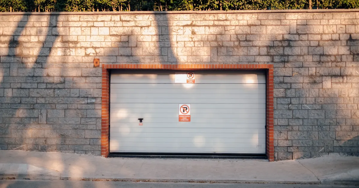 Chamberlain MyQ vs LiftMaster MyQ: Which Smart System is Better? &mdash; Chamberlain MyQ vs LiftMaster MyQ